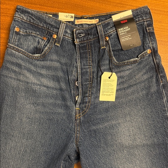 NWT Levi's® Premium RIBCAGE STRAIGHT ANKLE WOMEN'S JEANS 28x29 - Picture 4 of 9